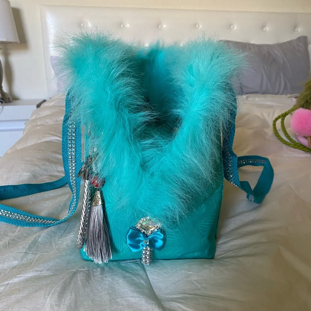 Pets carrier, cats/small dogs travel bag. Very unique hands made new